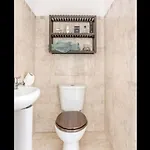 Spacious 2-bedroom Property, Minutes From City. Appartement
