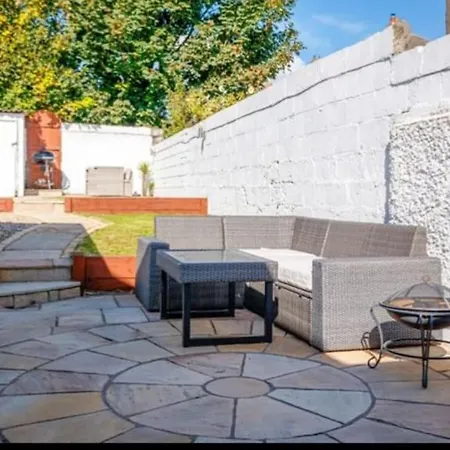 Spacious 2-bedroom Property, Minutes From City. * Dublino