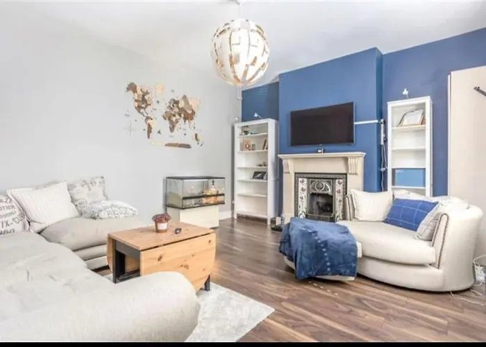 Spacious 2-bedroom Property, Minutes From City. *