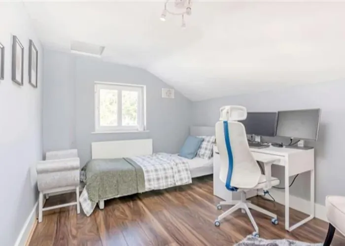 Spacious 2-bedroom Property, Minutes From City. *