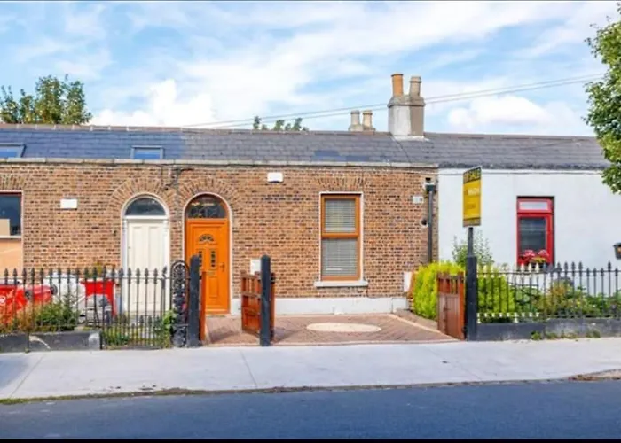 Spacious 2-bedroom Property, Minutes From City. *